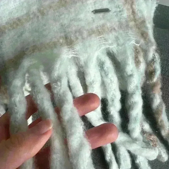 Aeropostale Women’s Light Blue Plaid Polyester Blanket Scarf Cozy Winter - Picture 7 of 8